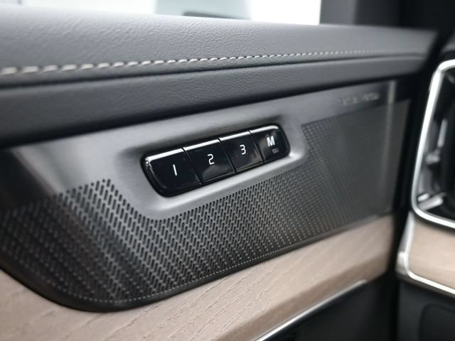 New 2026 Volvo XC90 B5 Plus w/ Protection Package Premier AWD/4WD image 30