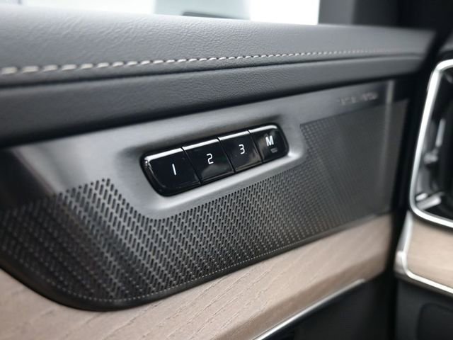 New 2026 Volvo XC90 B5 Plus w/ Protection Package Premier image 30
