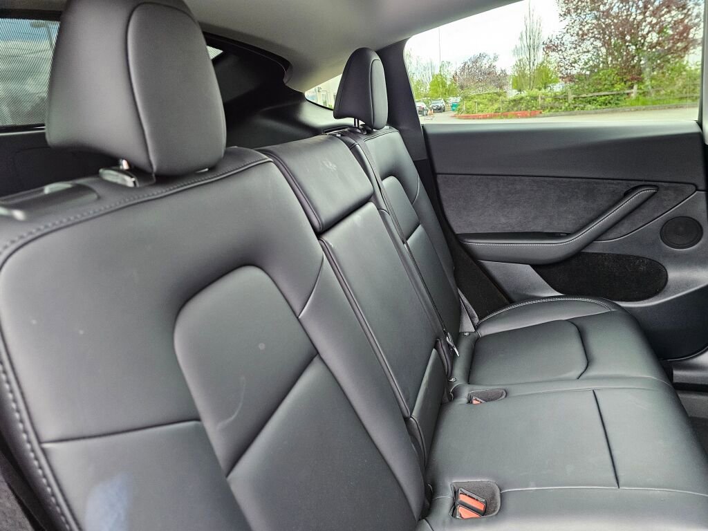 Used 2024 Tesla Model Y Long Range RWD image 16