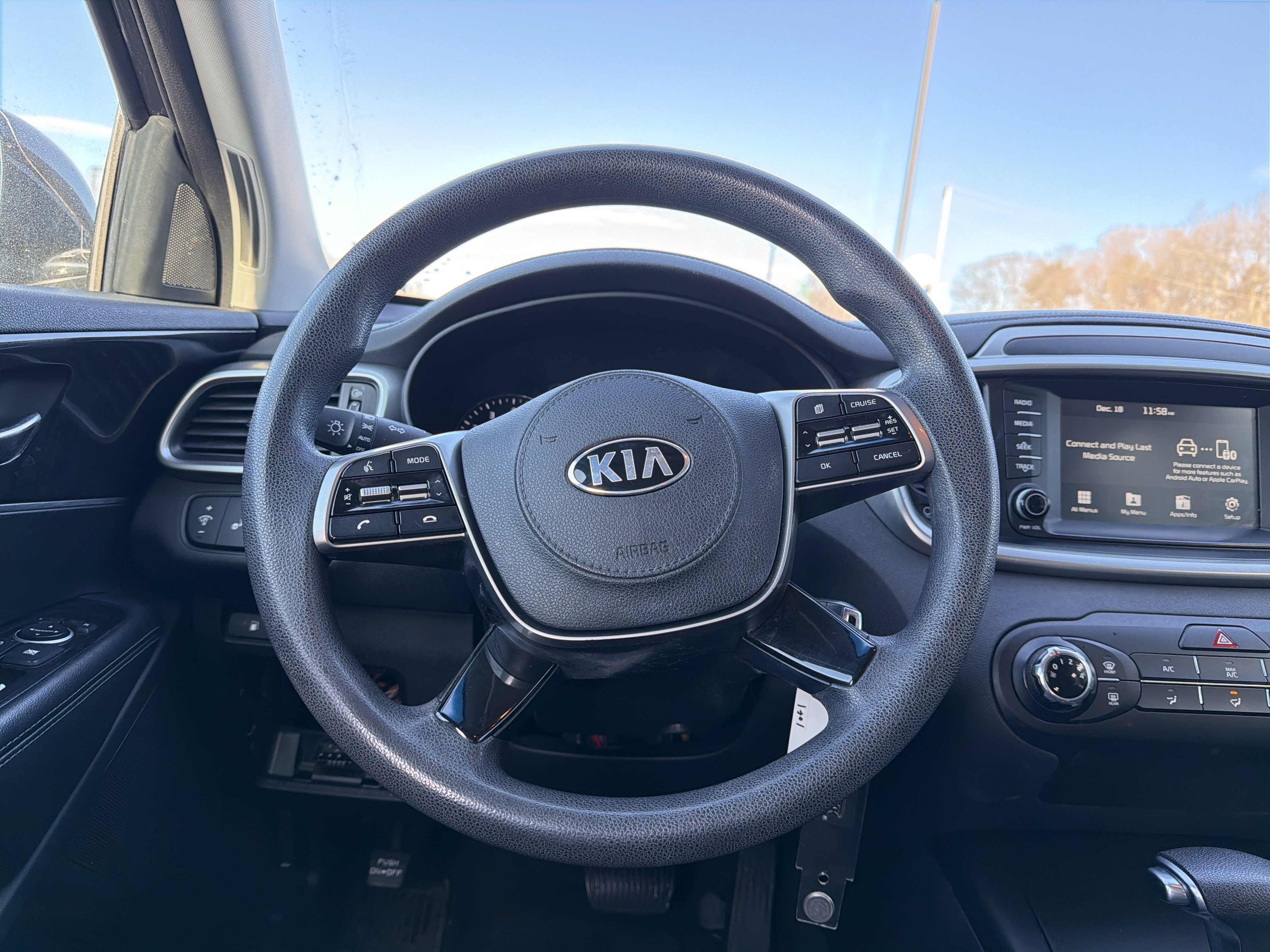 Used 2019 Kia Sorento LX image 14