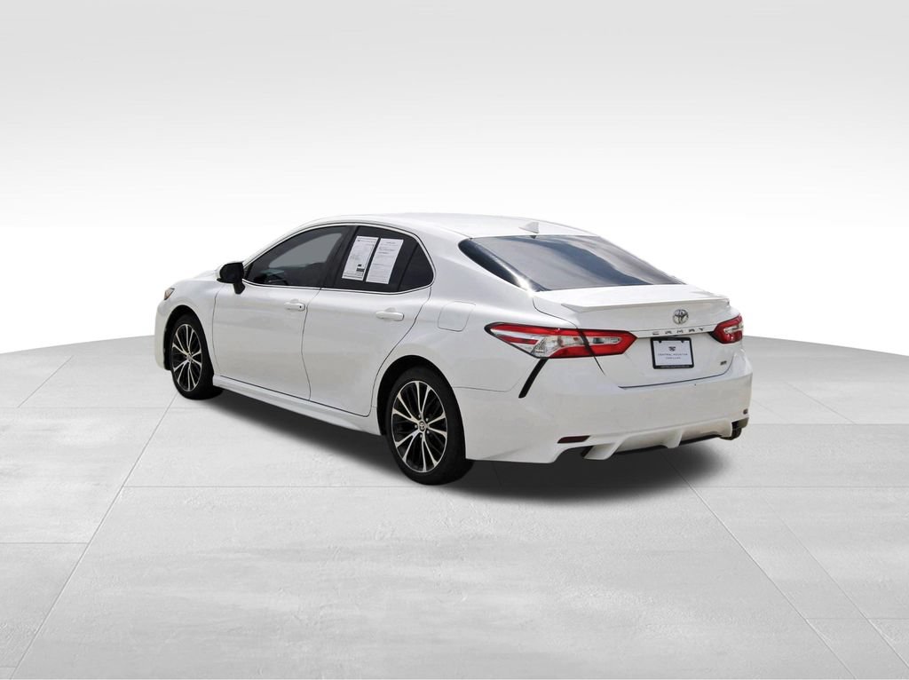 Used 2020 Toyota Camry SE FWD image 3