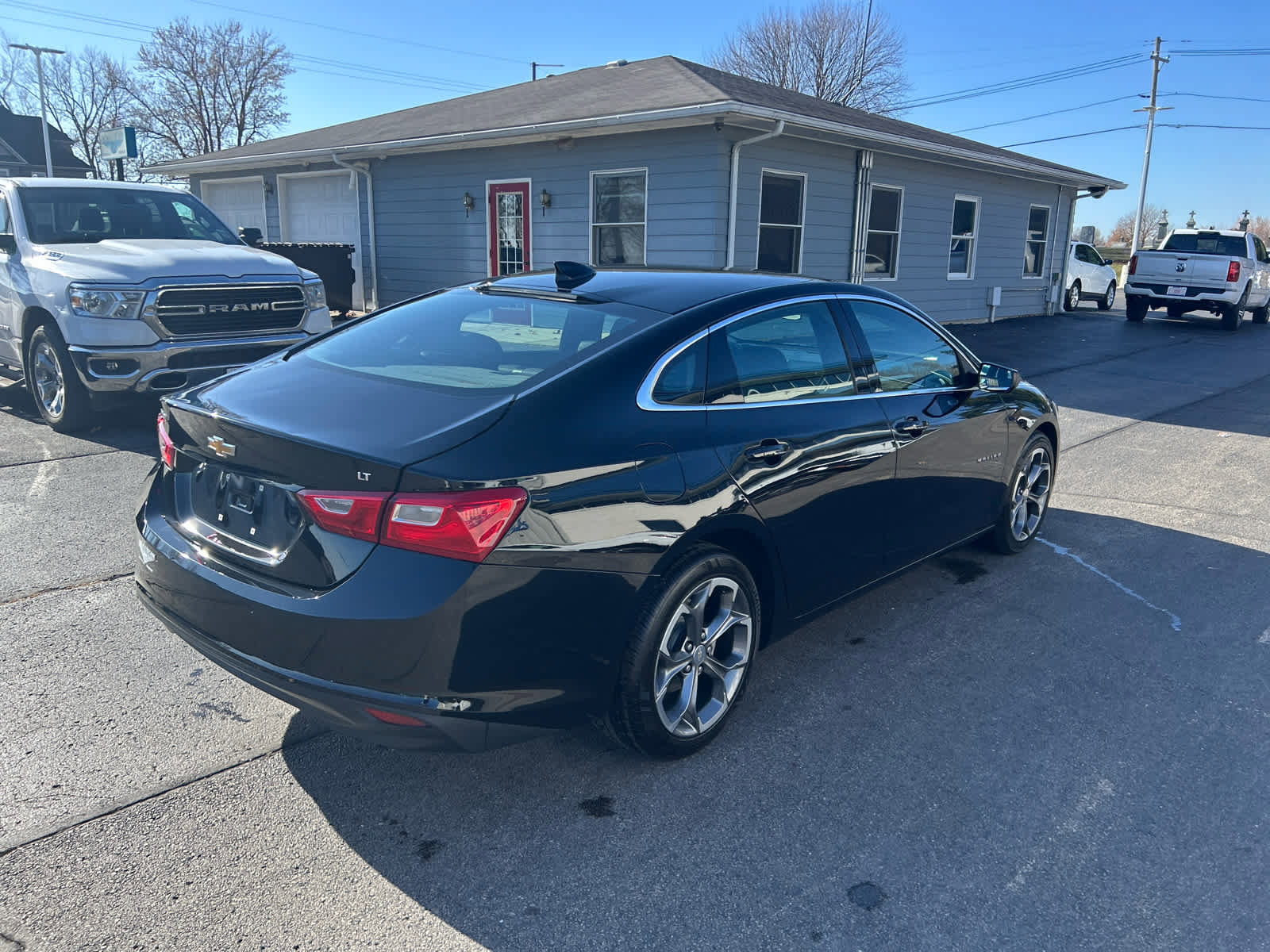 Used 2025 Chevrolet Malibu LT image 3