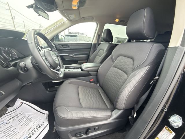 Certified 2025 Nissan Pathfinder SV FWD image 11