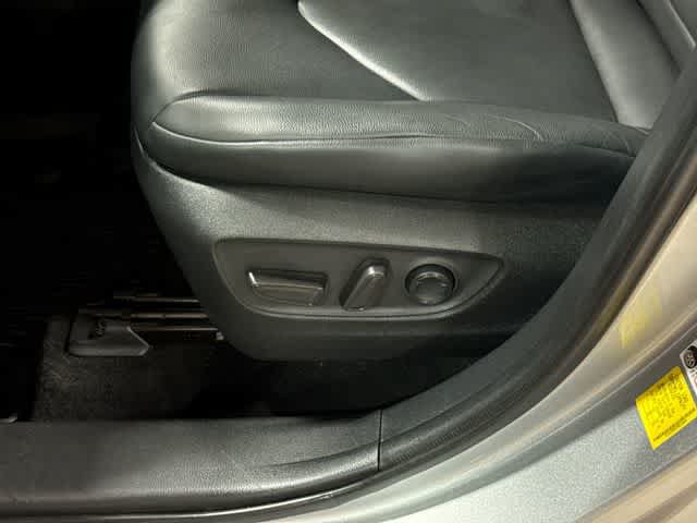 Used 2022 Toyota Highlander XLE AWD/4WD image 25