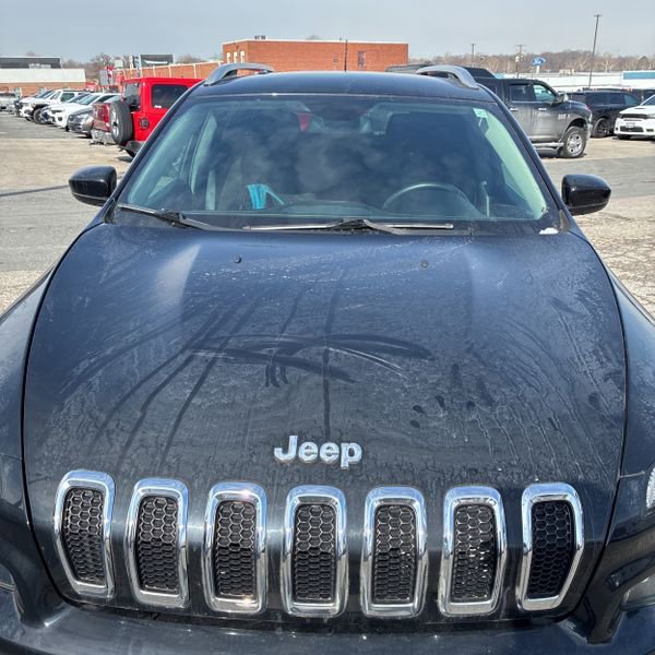 Used 2018 Jeep Cherokee Latitude w/ Cold Weather Group image 17
