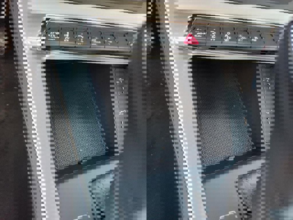 Used 2025 Audi Q3 2.0T Premium image 26