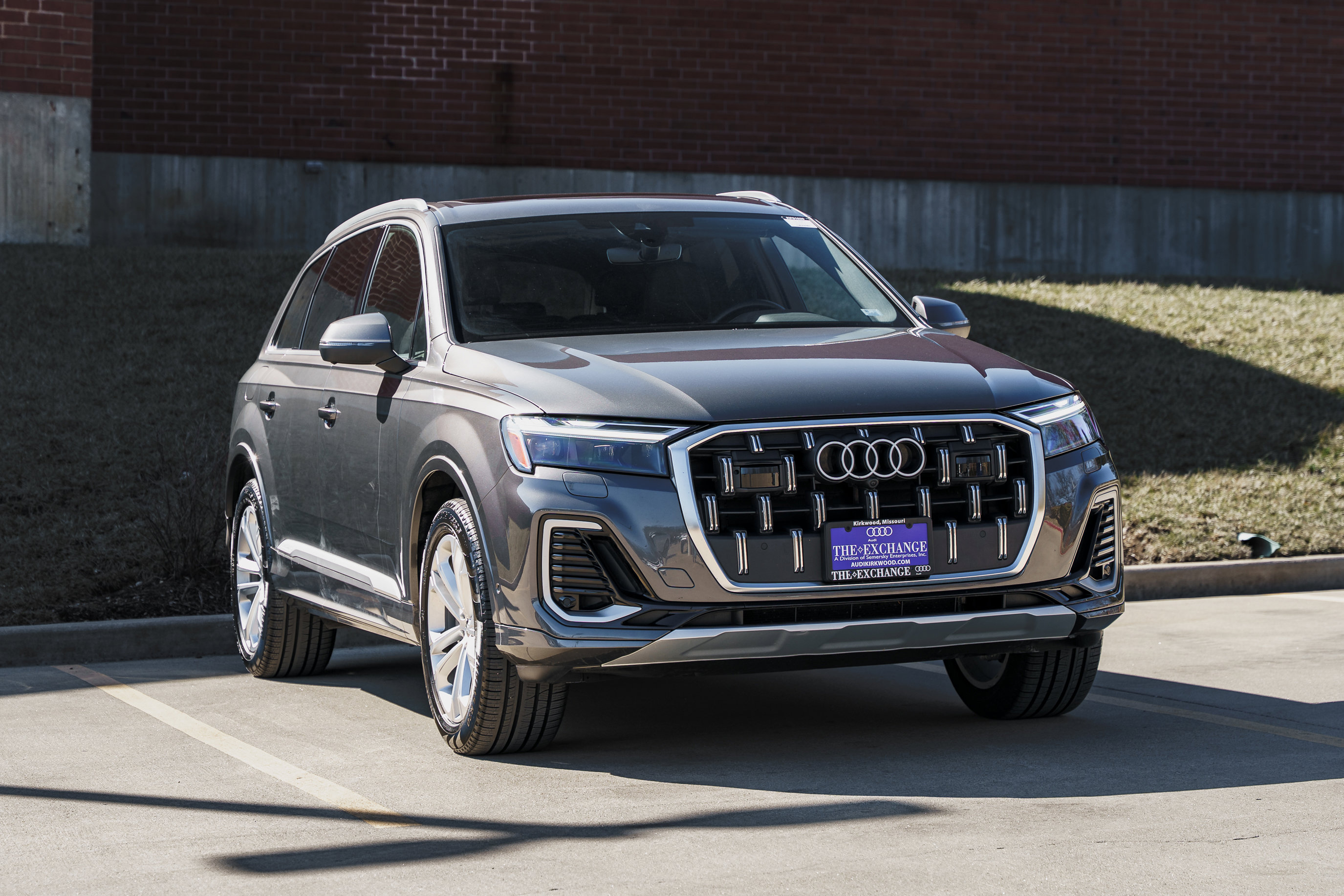 Used 2025 Audi Q7 2.0T Premium w/ Convenience Package image 2