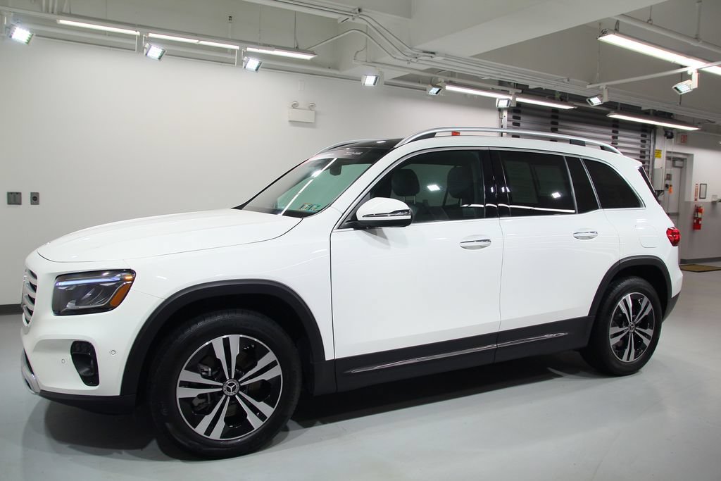 Used 2025 Mercedes-Benz GLB 250 4MATIC image 4