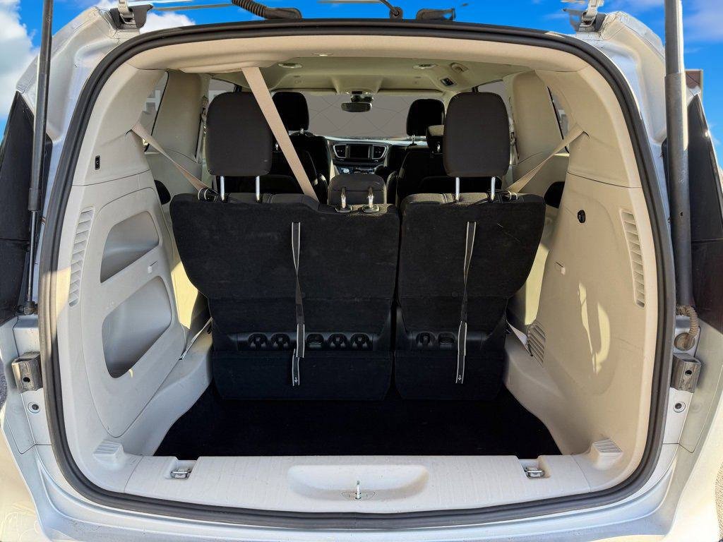Used 2023 Chrysler Voyager LX image 10