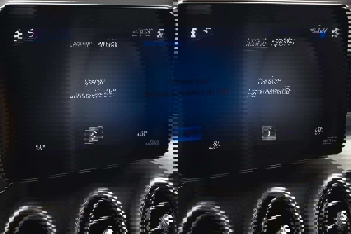 Used 2022 Mercedes-Benz GLC 300 4MATIC w/ Driver Assistance Package image 45