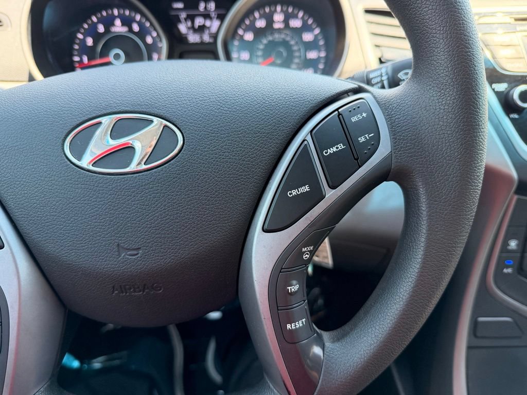 Used 2015 Hyundai Elantra SE w/ Option Group 02 FWD image 16