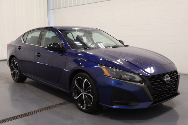 Used 2024 Nissan Altima 2.5 SR image 2