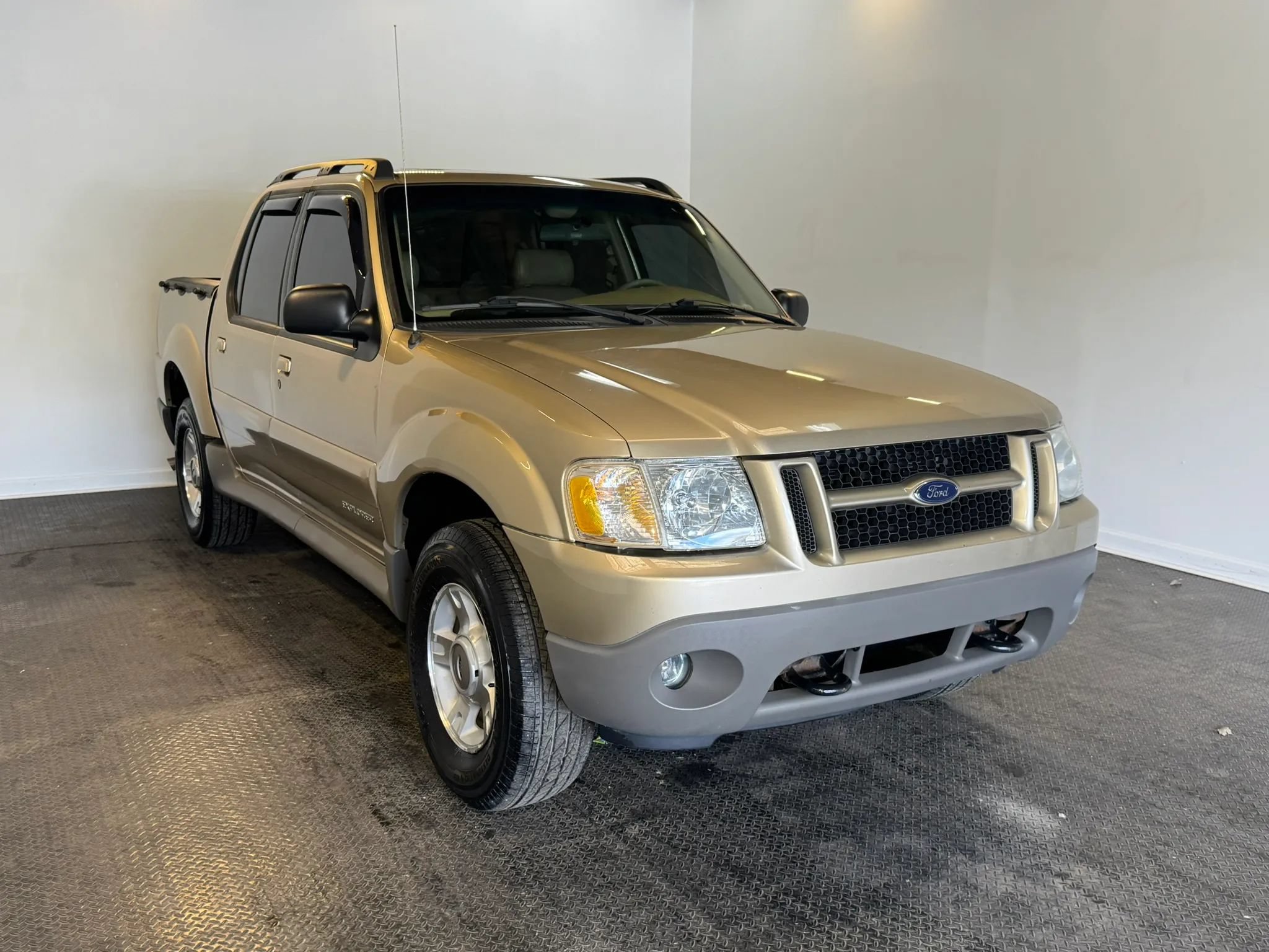 Used 2002 Ford Explorer Sport Trac 4x4 image 3