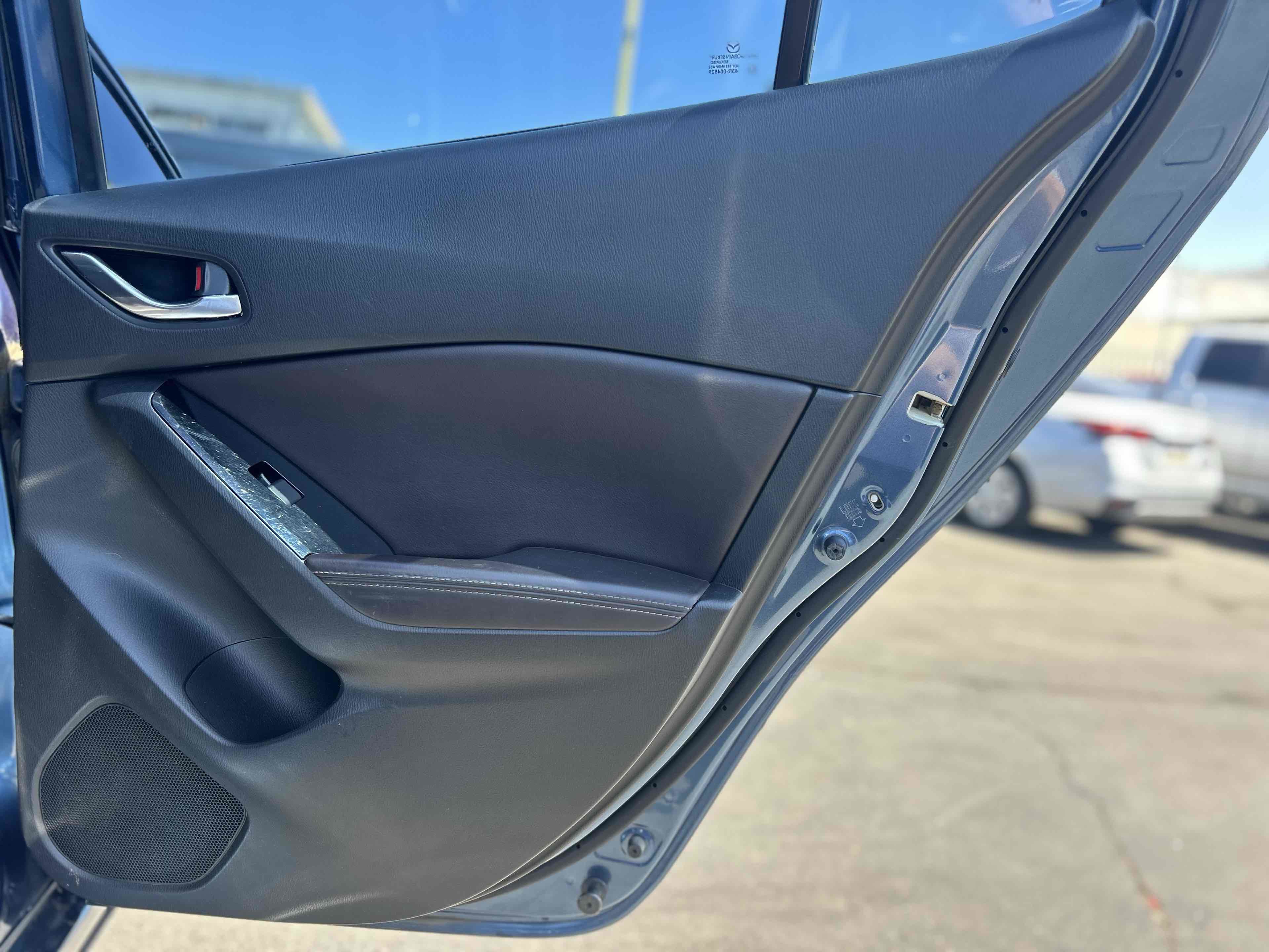 Used 2018 MAZDA MAZDA3 Touring image 22
