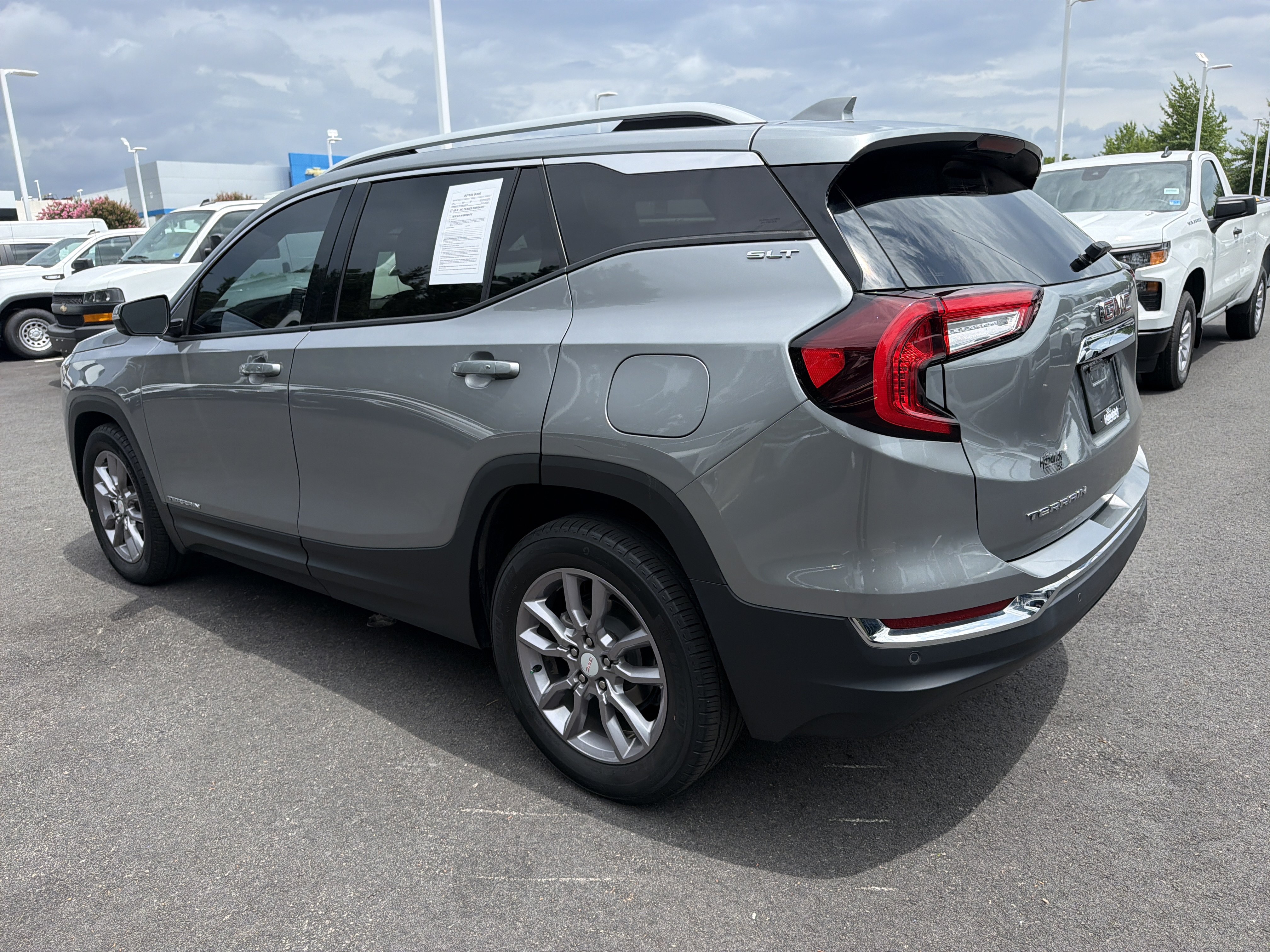 Used 2023 GMC Terrain SLT w/ Tech Package FWD image 8
