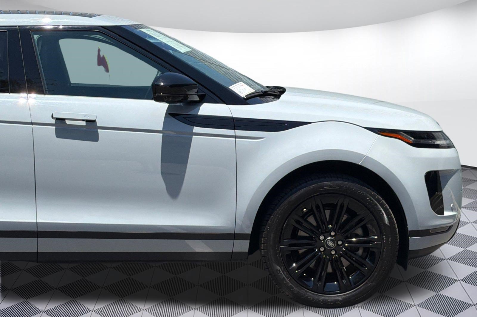 Used 2024 Land Rover Range Rover Evoque S AWD/4WD image 36