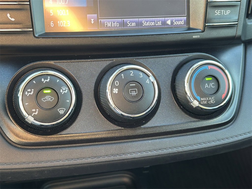 Used 2018 Toyota RAV4 LE image 29