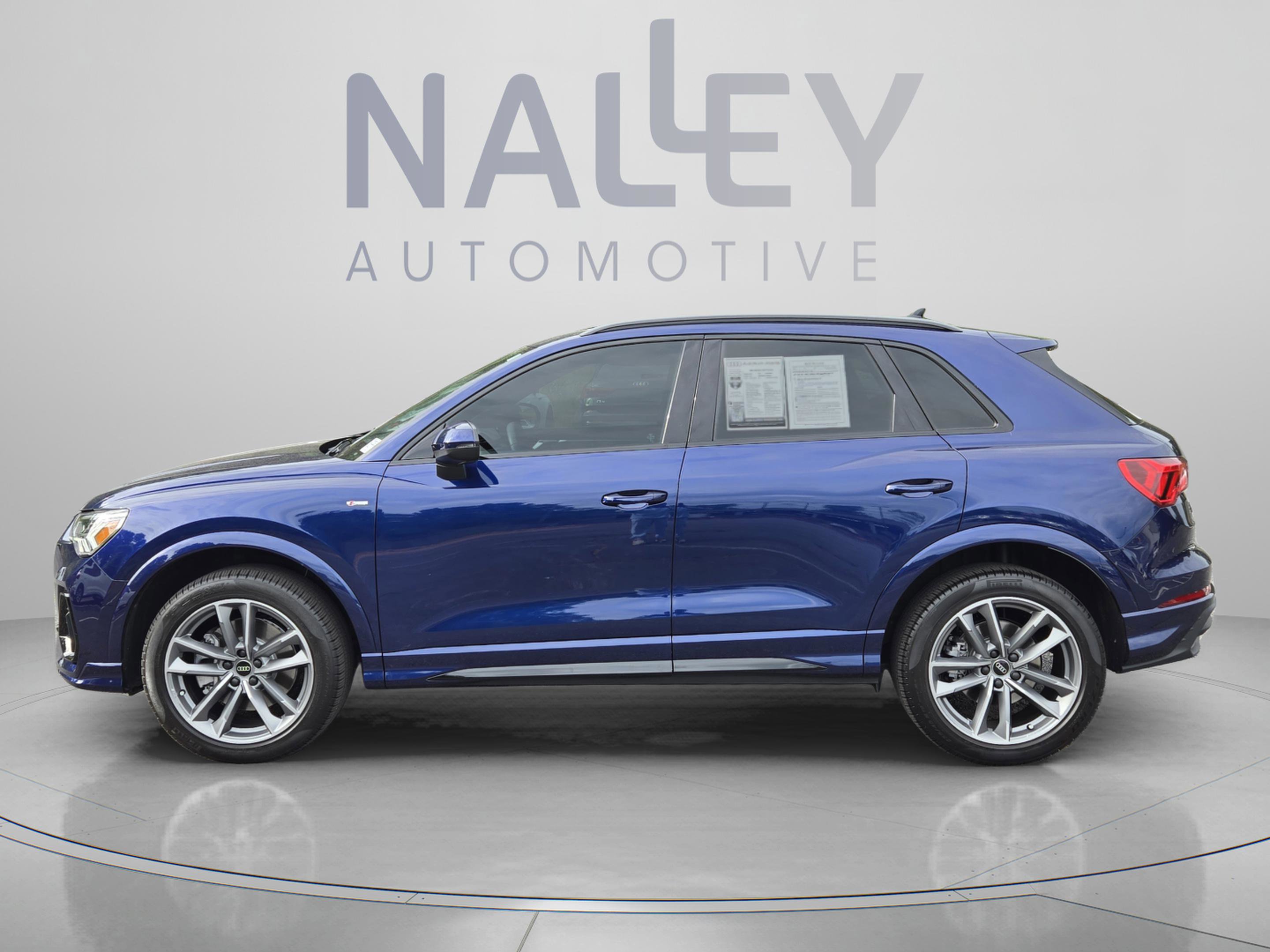 Used 2025 Audi Q3 2.0T Premium w/ Convenience Package AWD/4WD image 2