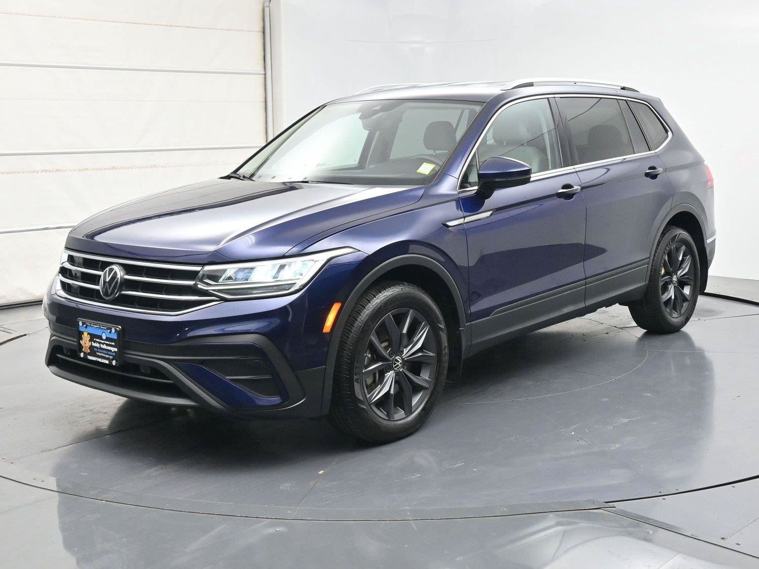 Used 2022 Volkswagen Tiguan SE AWD/4WD image 1