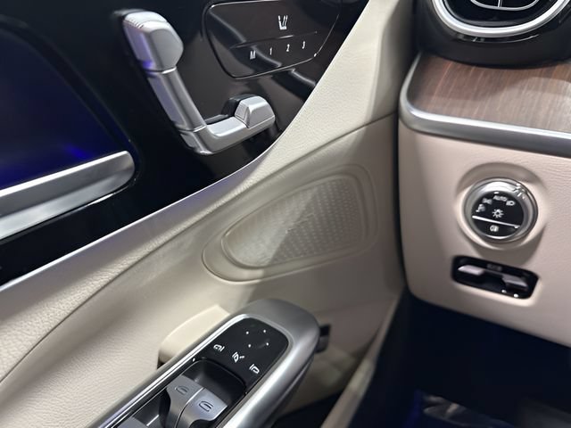 Used 2025 Mercedes-Benz C 300 4MATIC Sedan image 15