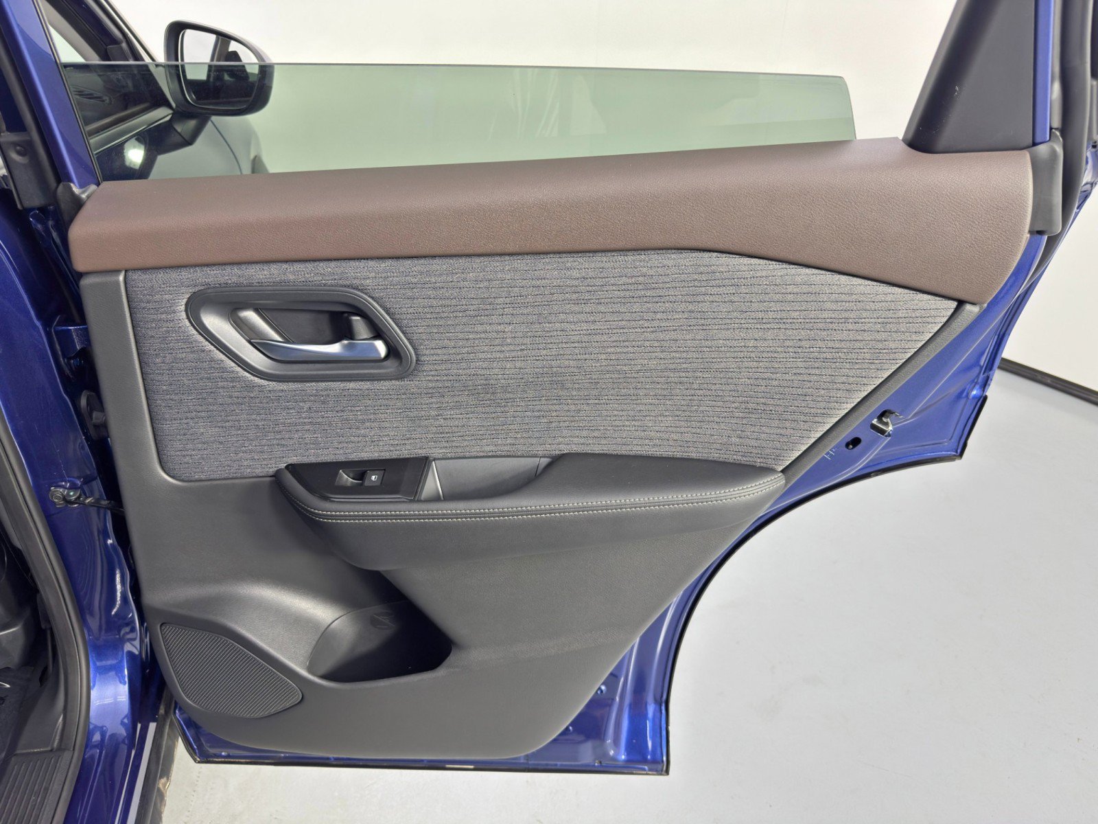 Used 2023 Nissan Rogue SV FWD image 40