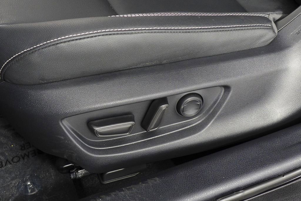 Used 2025 Toyota Camry SE w/ Convenience Package image 22