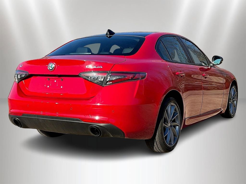 Used 2024 Alfa Romeo Giulia Ti AWD/4WD image 6