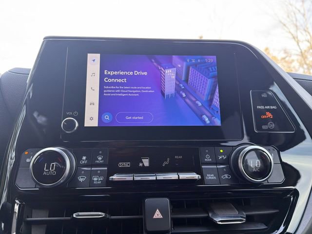 Used 2023 Toyota Highlander XLE image 18