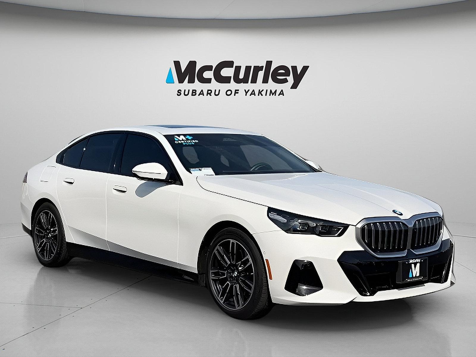 Used 2025 BMW 530i xDrive w/ M Sport Package AWD/4WD image 8