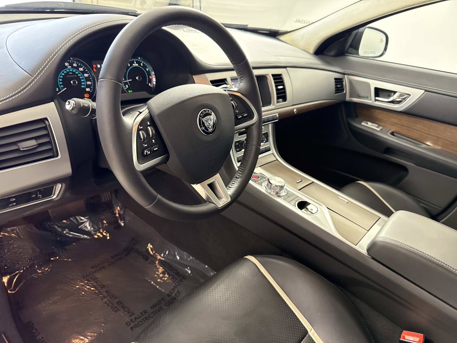 Used 2015 Jaguar XF Portfolio AWD/4WD image 19