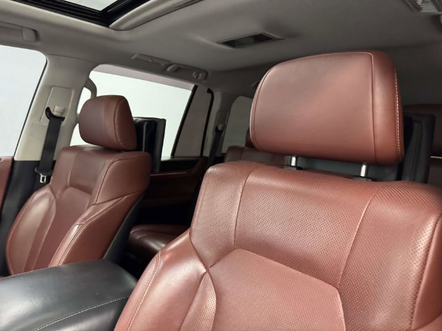 Used 2019 Lexus LX 570 4WD w/ Luxury Package image 32