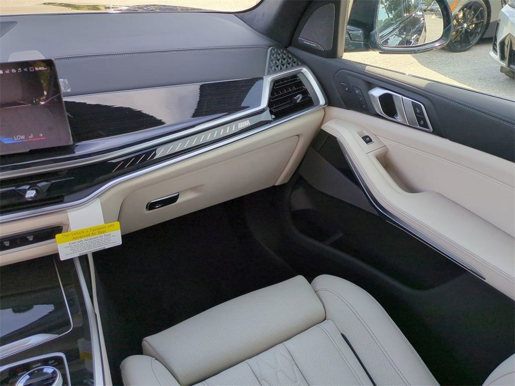 New 2026 BMW X7 M60i image 15