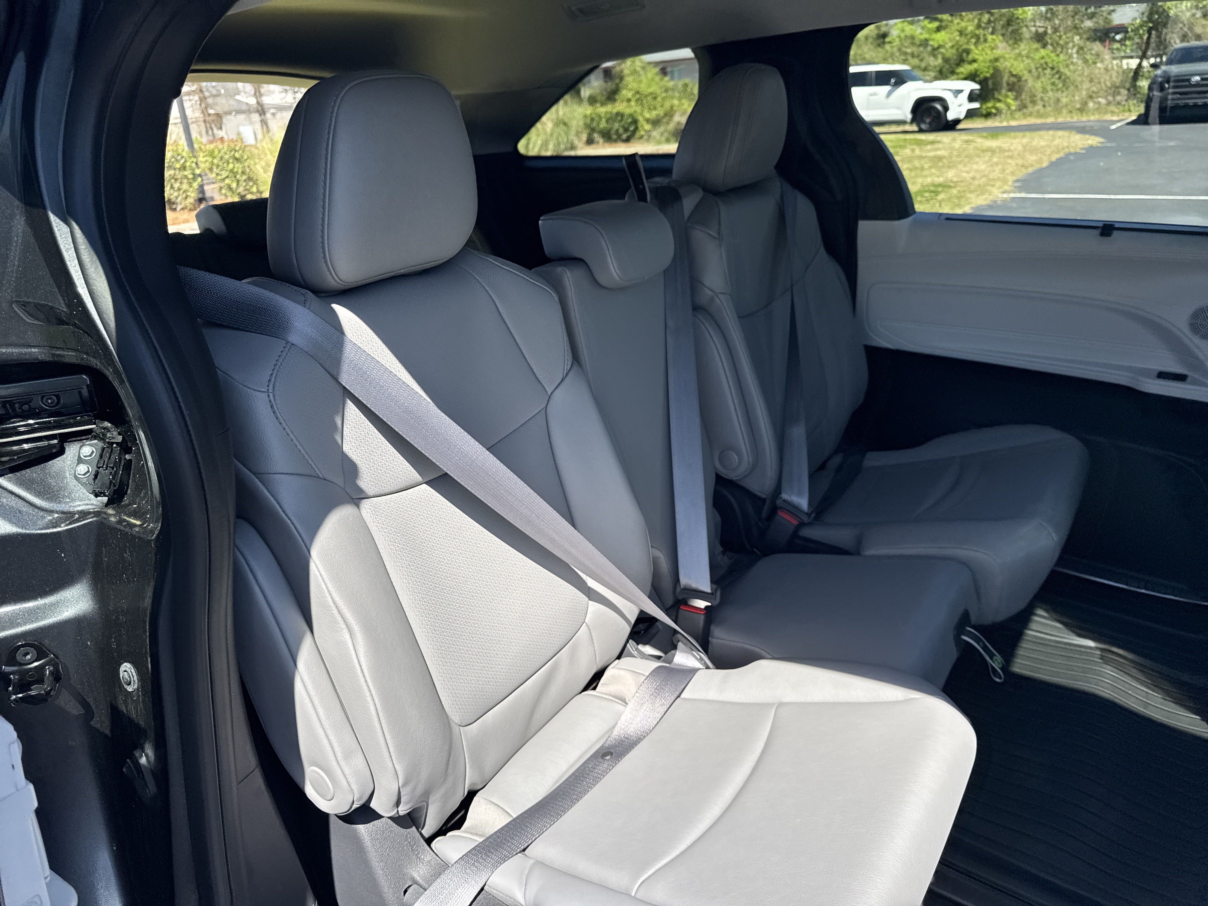 New 2025 Toyota Sienna XLE FWD image 30