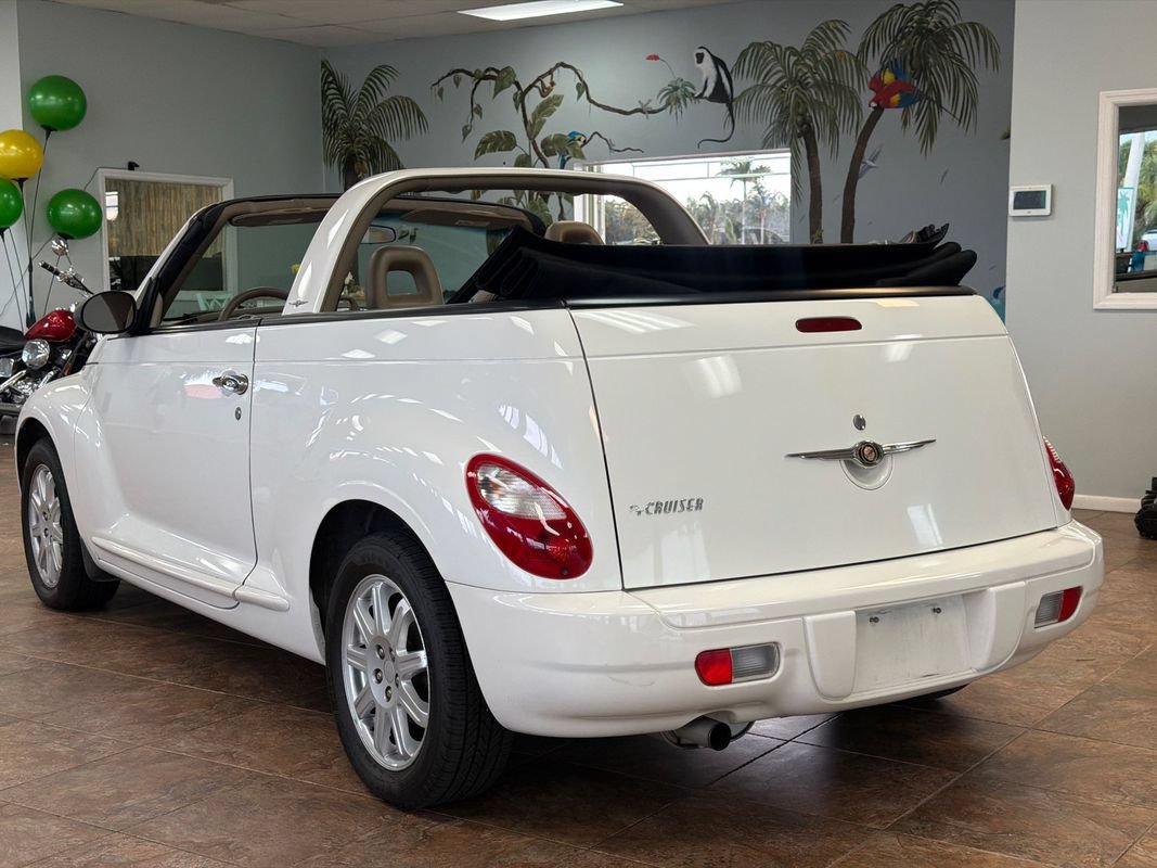 Used 2008 Chrysler PT Cruiser Convertible FWD image 4