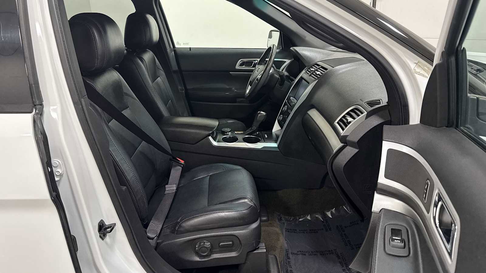 Used 2013 Ford Explorer XLT image 29