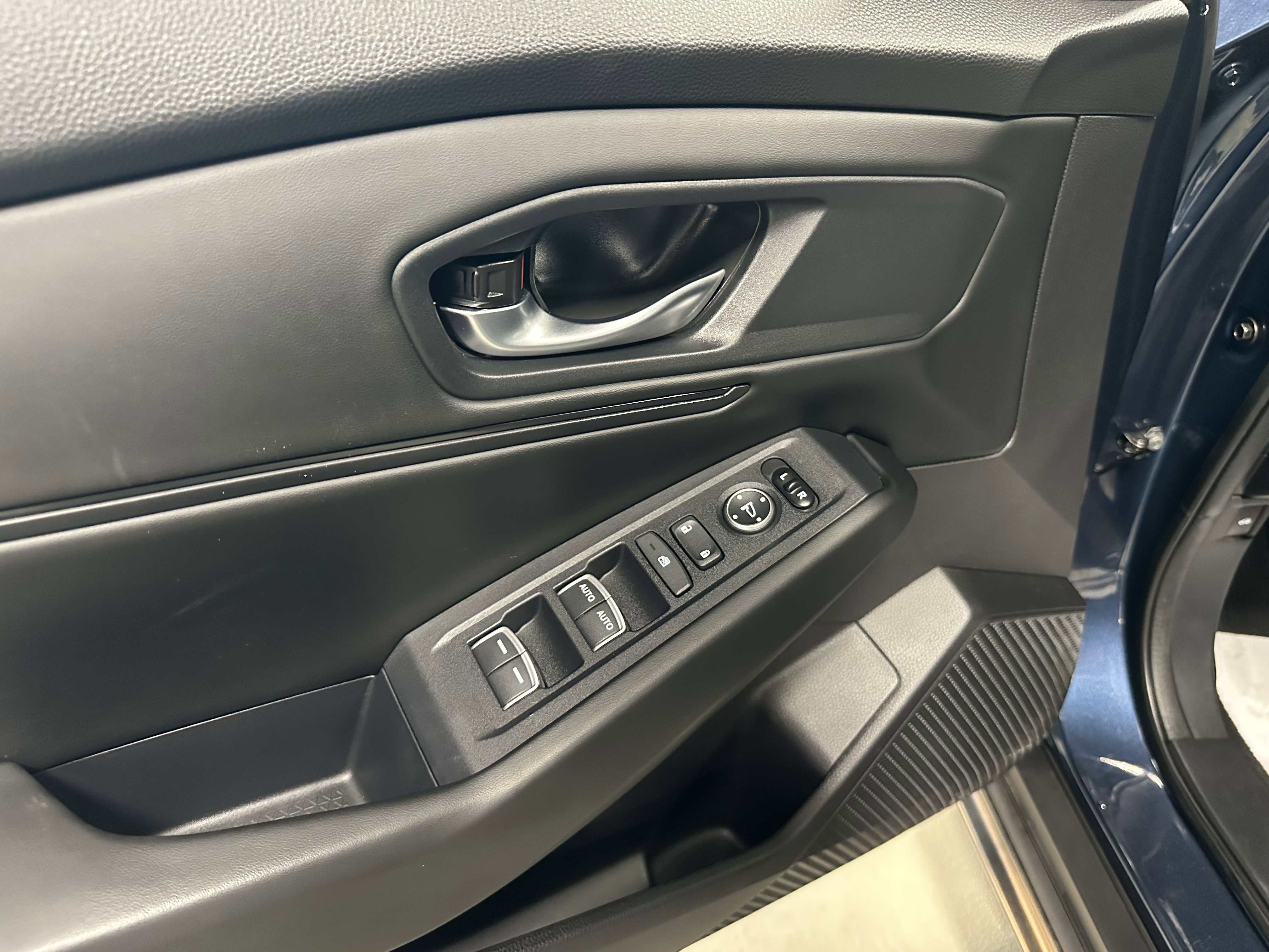 Used 2023 Honda Accord EX image 16