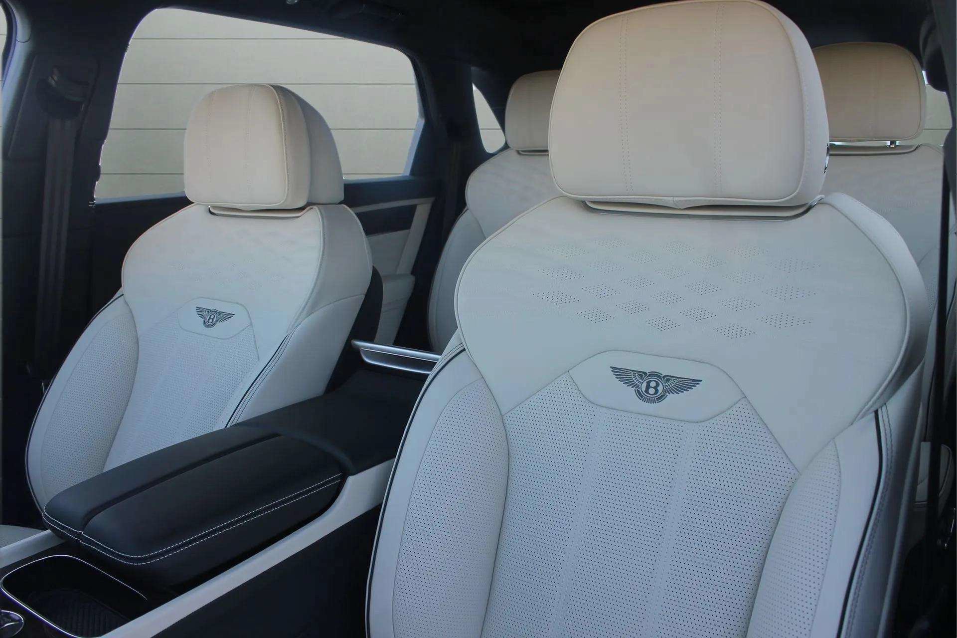 Certified 2024 Bentley Bentayga Extended Wheelbase AWD/4WD image 21