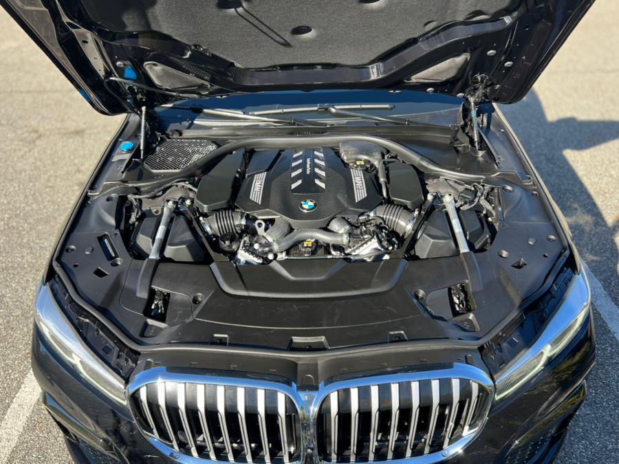 Used 2022 BMW 750i xDrive w/ M Sport Package image 40