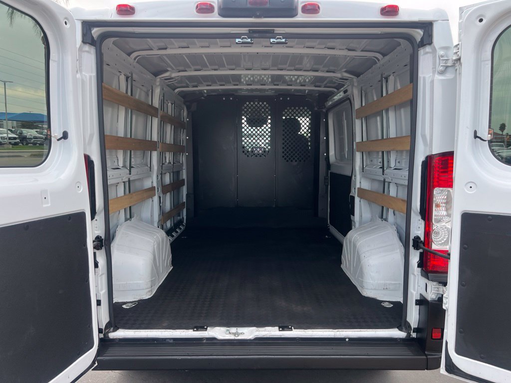 Used 2025 RAM ProMaster 2500 w/ U-Haul Equipment Group FWD image 40