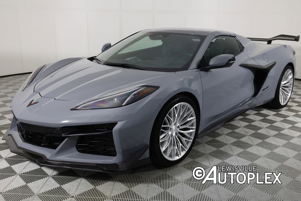 Used 2025 Chevrolet Corvette Z06 RWD image 12
