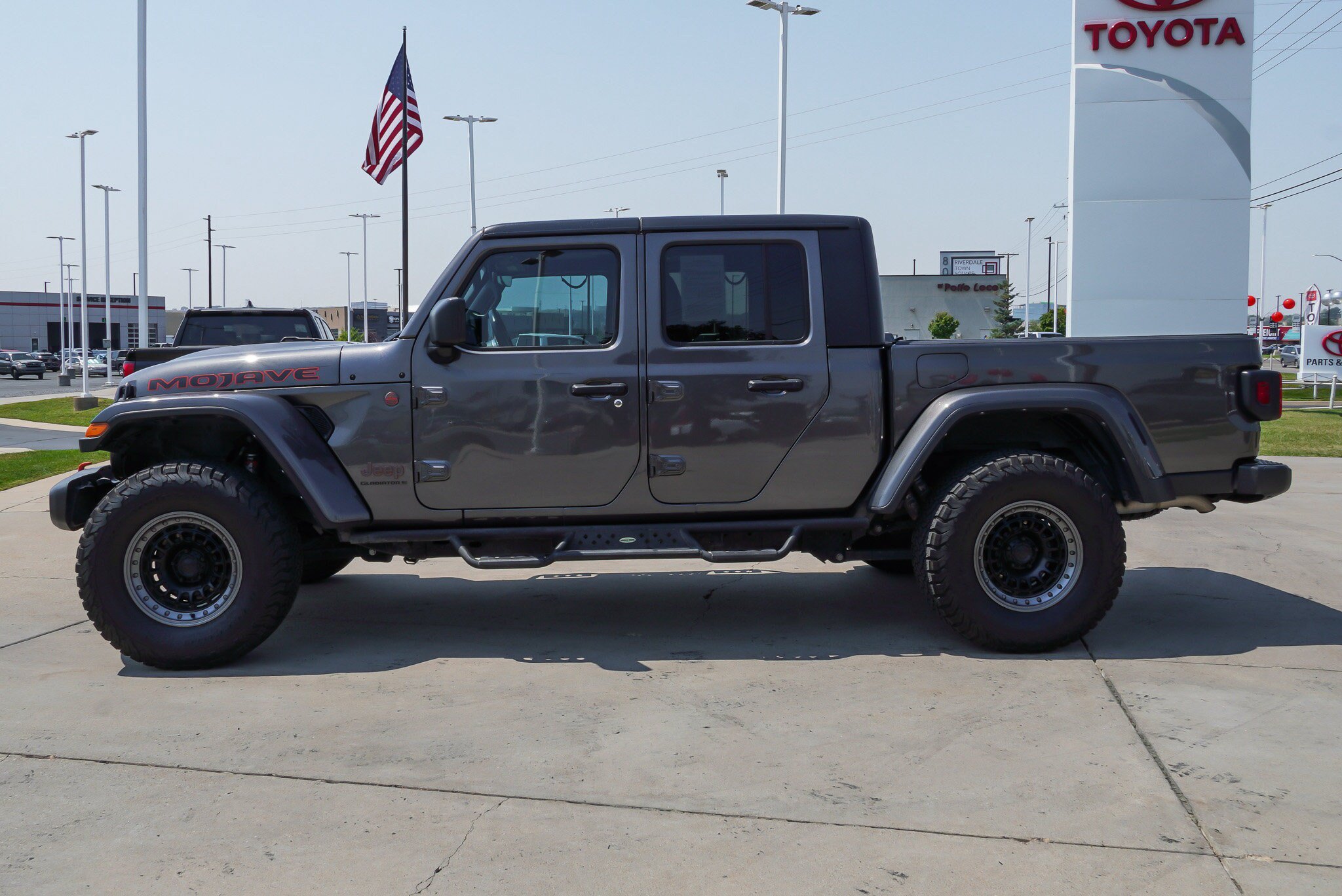 Used 2023 Jeep Gladiator Mojave w/ Trailer Tow Package AWD/4WD image 5