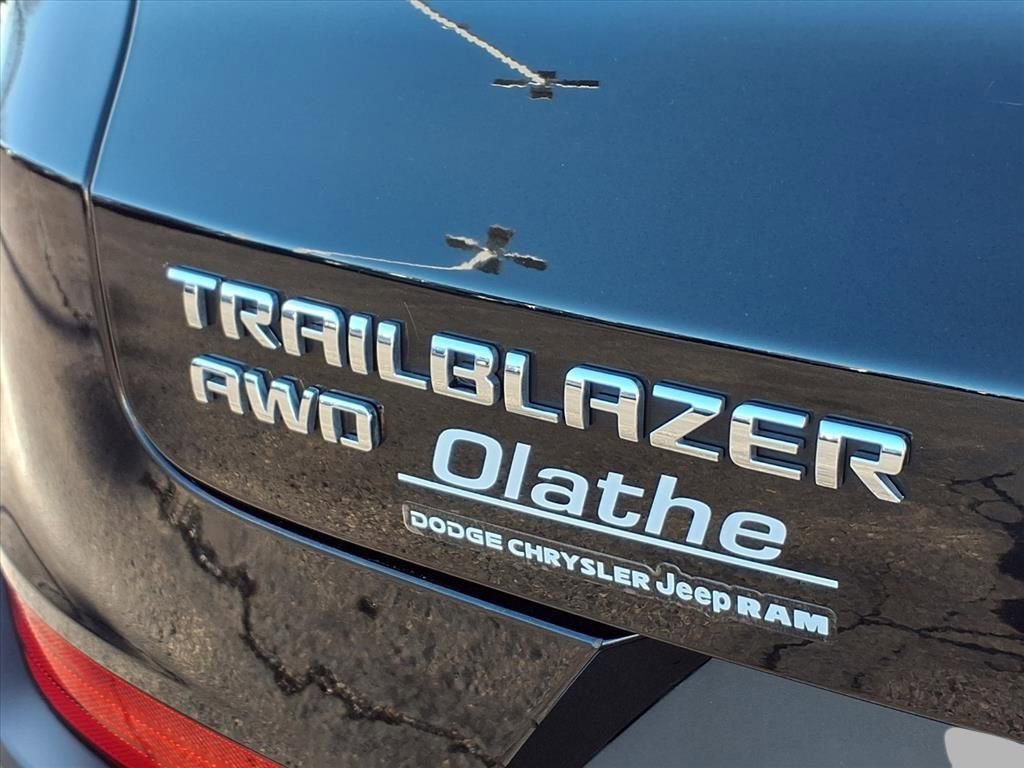 Used 2025 Chevrolet TrailBlazer LT w/ Driver Confidence Package image 19