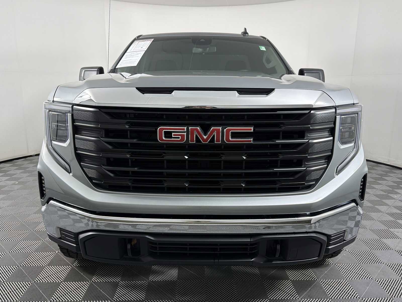 Certified 2025 GMC Sierra 1500 Pro w/ Pro Value Package AWD/4WD image 2