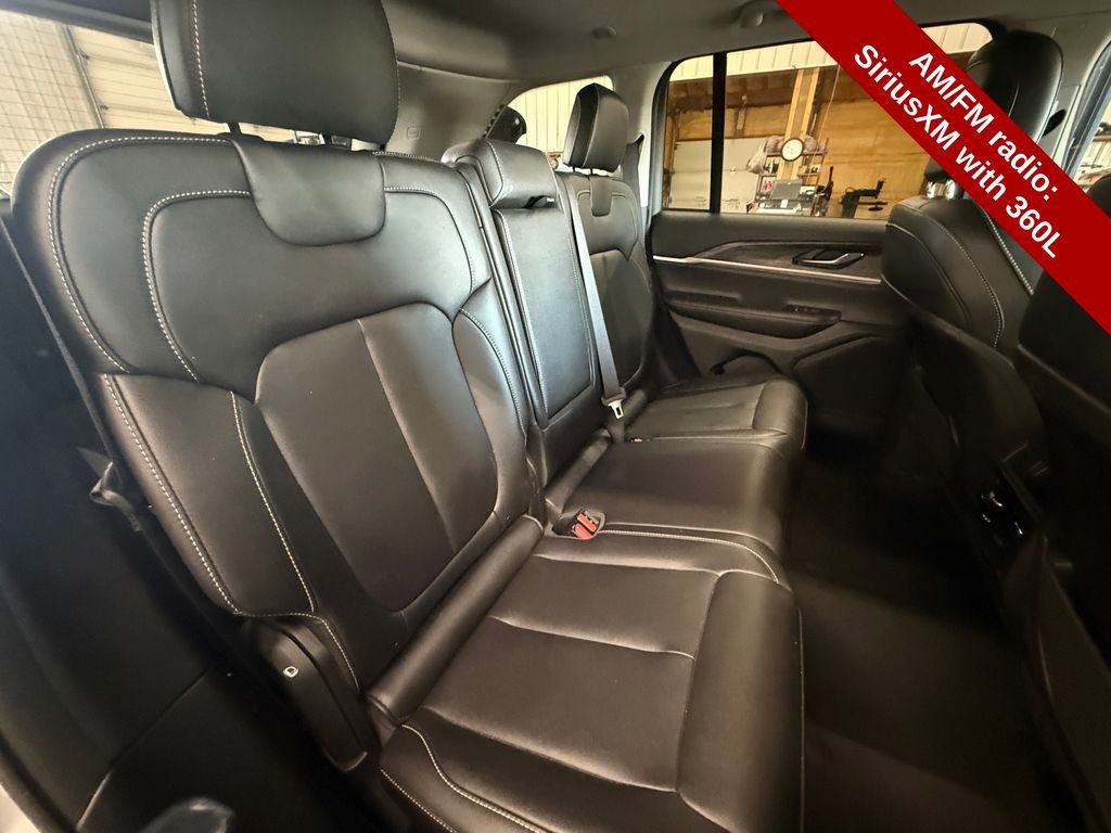 Used 2024 Jeep Grand Cherokee Limited w/ Black Appearance Package AWD/4WD image 40