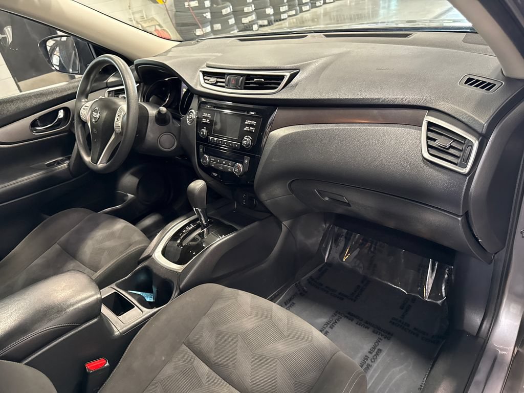 Used 2016 Nissan Rogue SV AWD/4WD image 15