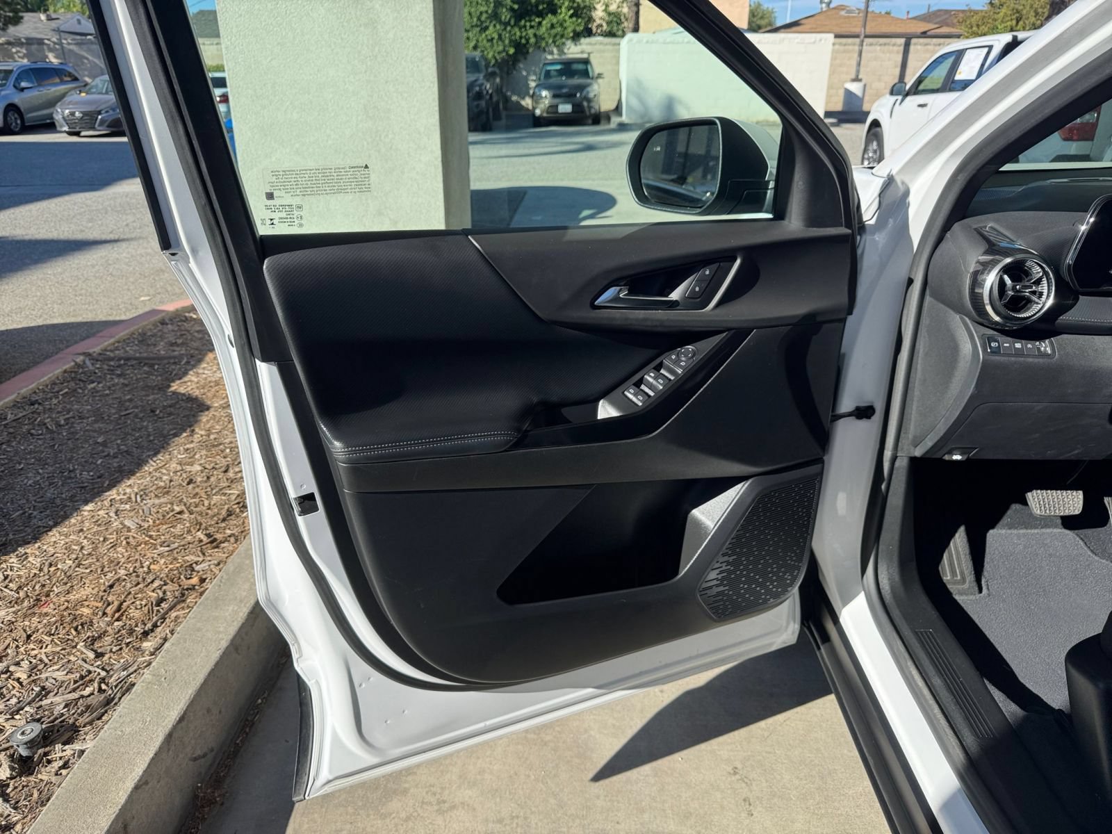 Used 2025 Chevrolet Equinox LT AWD/4WD image 18