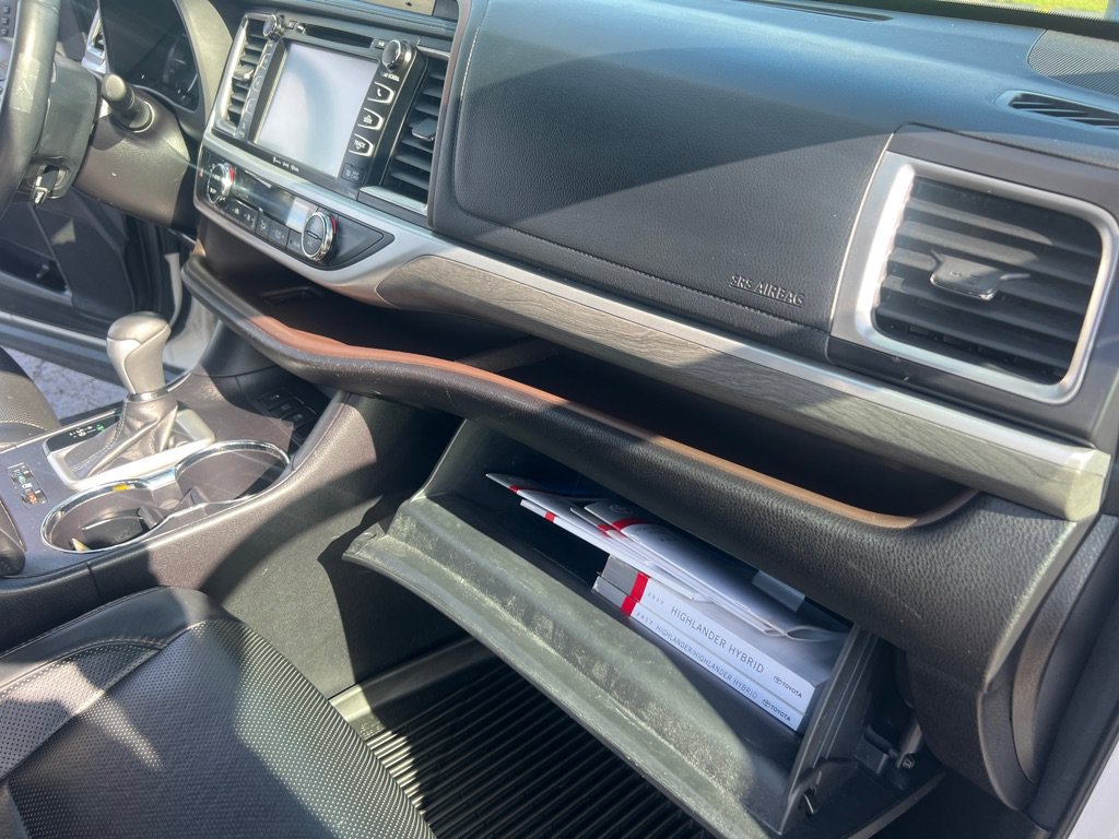 Used 2017 Toyota Highlander Limited AWD/4WD image 25