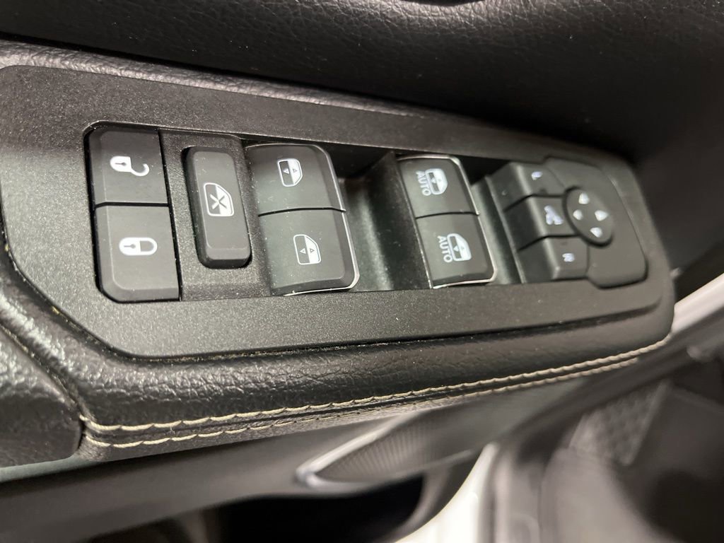 Used 2025 RAM 1500 Laramie image 12