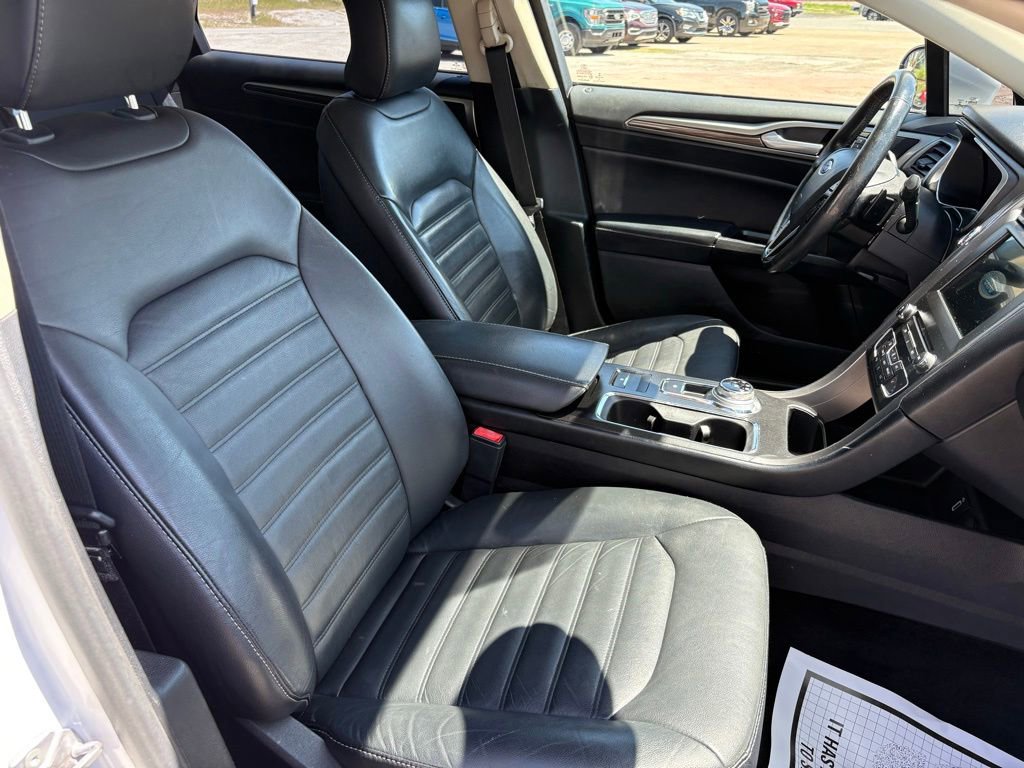 Used 2017 Ford Fusion SE w/ Fusion SE Technology Package FWD image 17