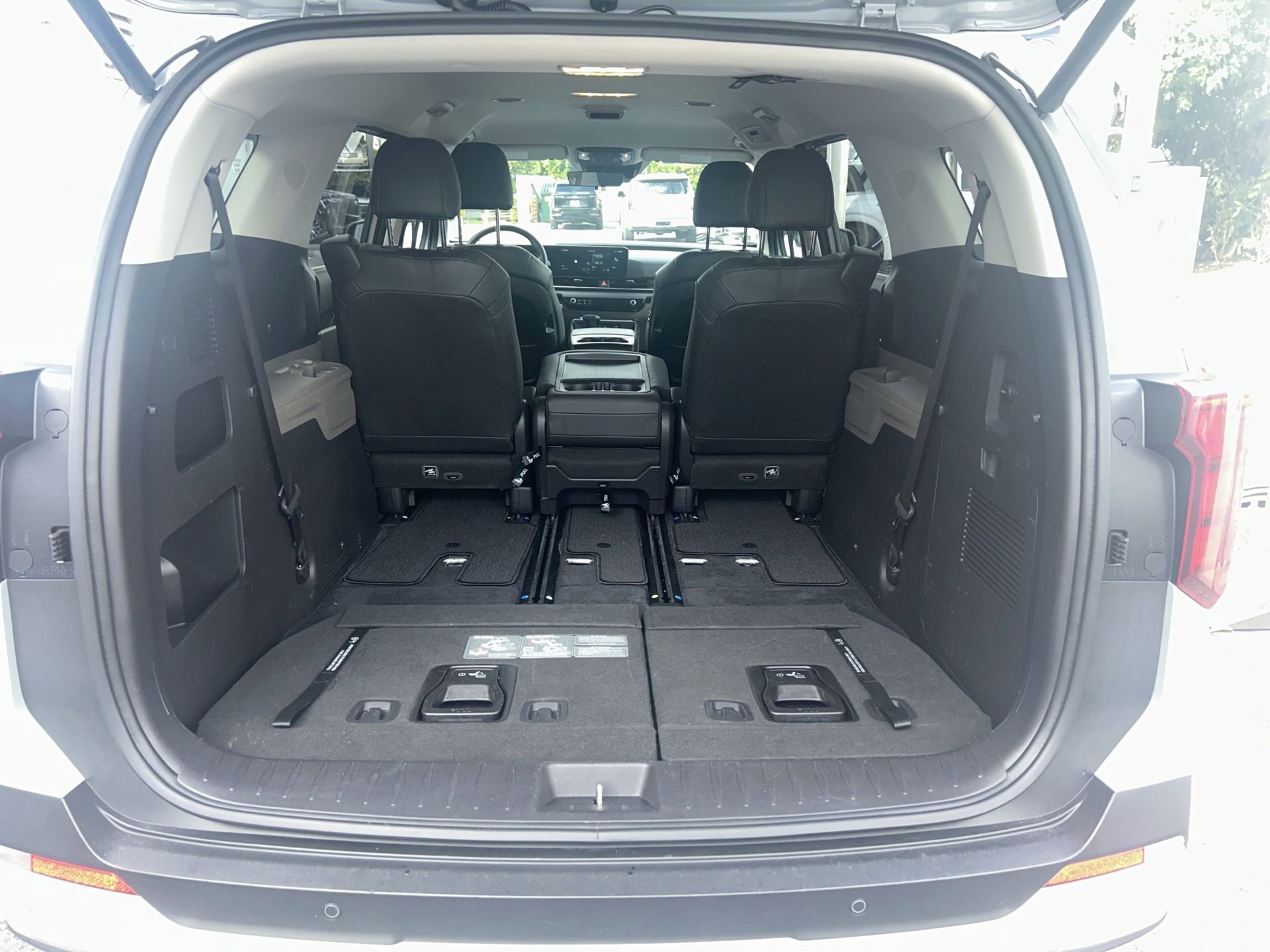 Used 2025 Kia Carnival EX image 14